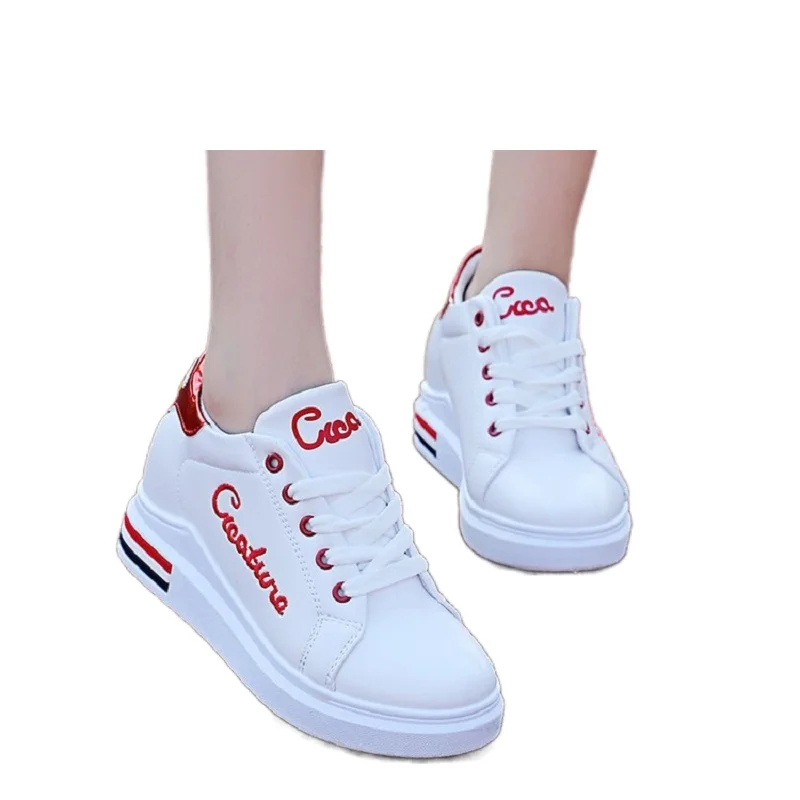 Женские кроссовки на шнуровке из мягкой кожи плоской подошве | Обувь