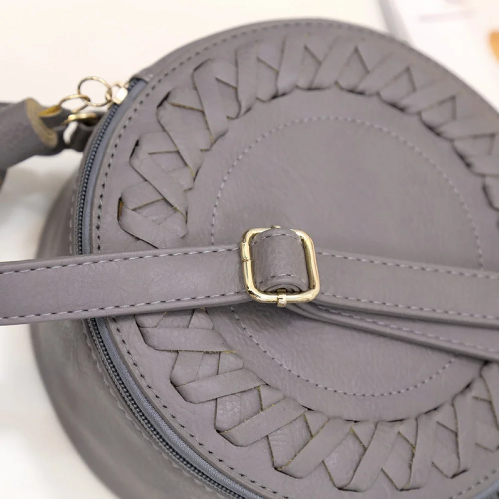 Модная женская круглая однотонная сумка с кисточками через плечо регулируемым