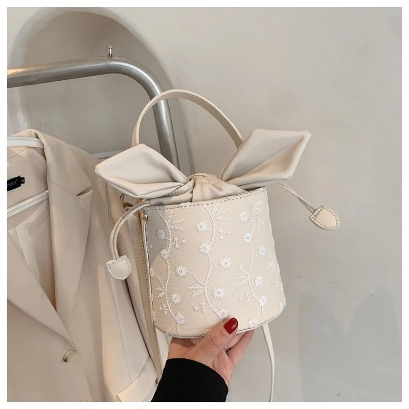 

Premium Sense Bag 2021 New Trendy Net Red Ocean Temperament Messenger Small Bag Female Fashion Niche One-shoulder Bucket Bag