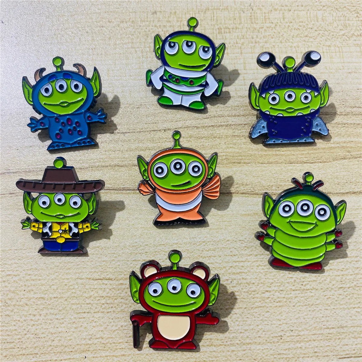 

Disney Brooch Toy Story Alien Cute Cartoon Enamel Metal Pin Badge Children's Gifts Men's and Women's Clothing Accessories