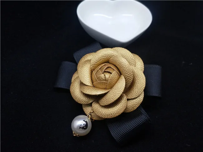 IN Stock Female All Match Charm Camellia Flower Brooch Quality Leather Black&White&Rose&Mix Cloth Bow Pearl Women Diy Brooches