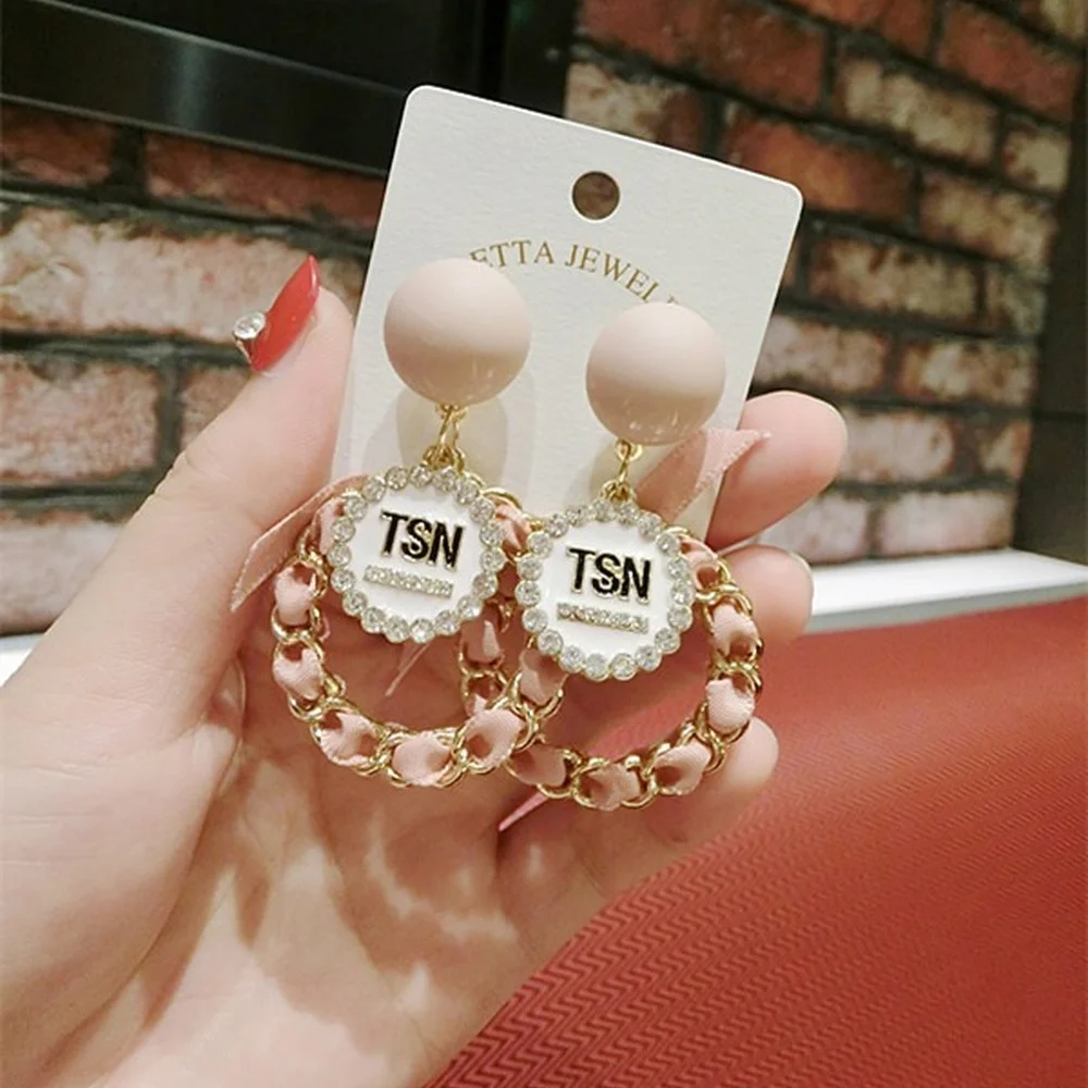 

2021 new Korean women's holiday gift alloy inlaid diamond chain button earrings personality fashion trend OL pendant earrings