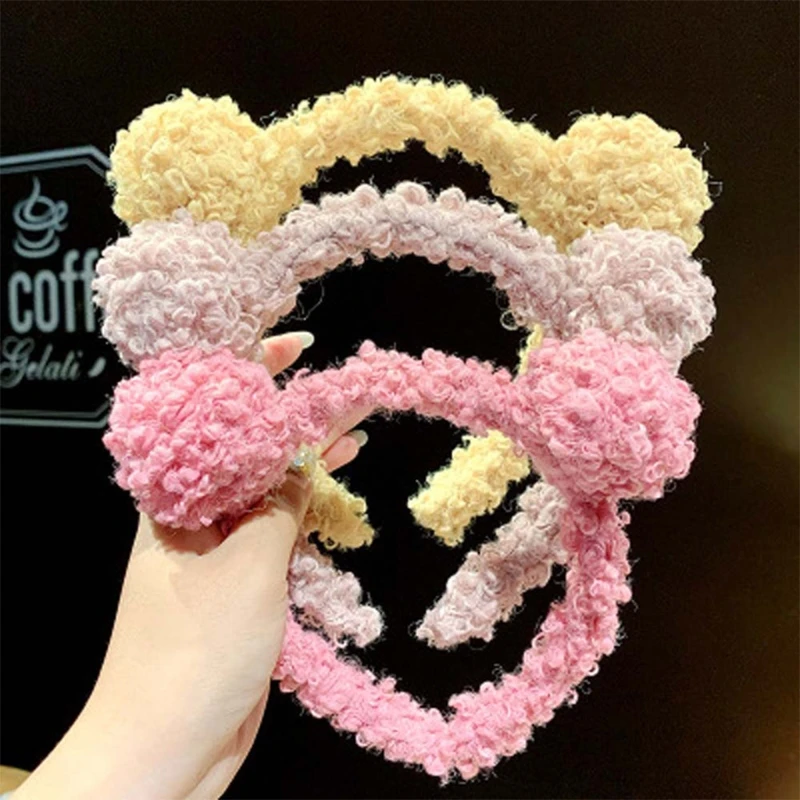 Женская зимняя повязка на голову с милыми медвежьими ушками однотонная обруч для