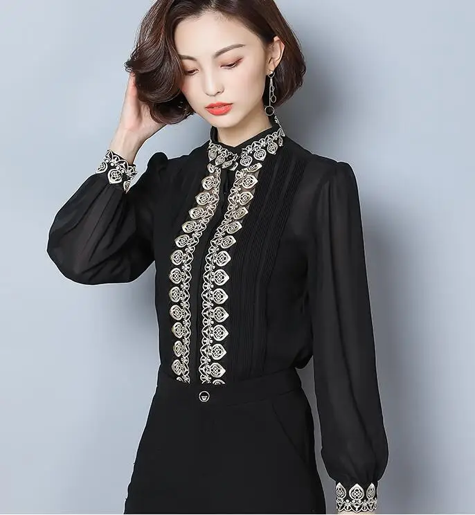Женская шифоновая блузка с вышивкой воротником стойкой и рукавами фонариками на