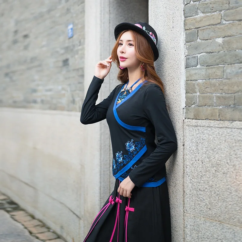 Блузка женская с вышивкой в Восточном китайском стиле 31623 | Тематическая одежда и