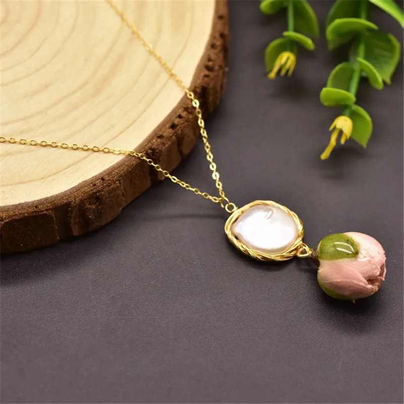 

2021 Natural Fresh Water Baroque Flat Pearl Flower Pendant Necklace For Women Wedding Party Temperament Fine Jewelry Accessories