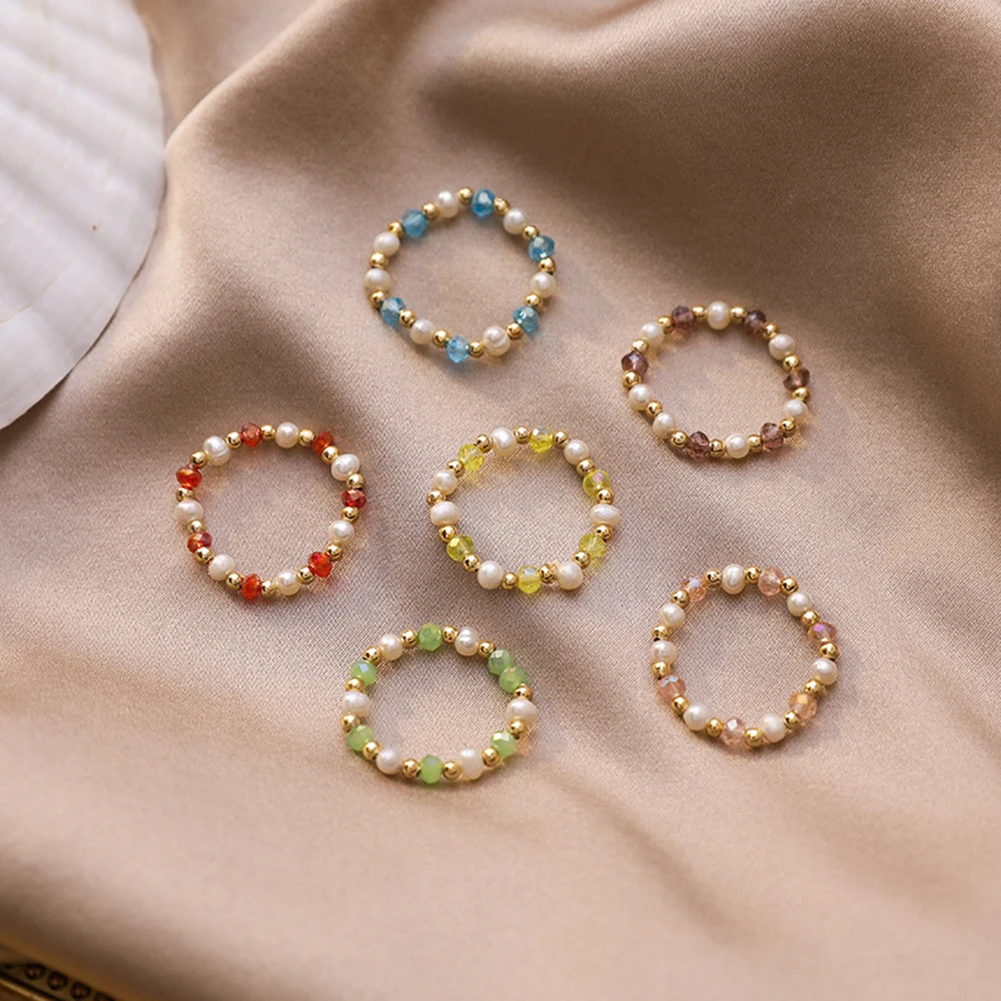 Регулируемый с украшением в виде кристаллов множеством кругов из бисера палец