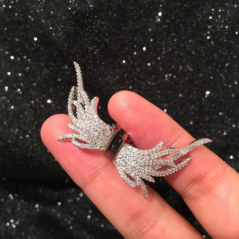 

Korean fashion feather earrings creative curve design wings ear buckle temperament online celebrity earrings micro-inlay