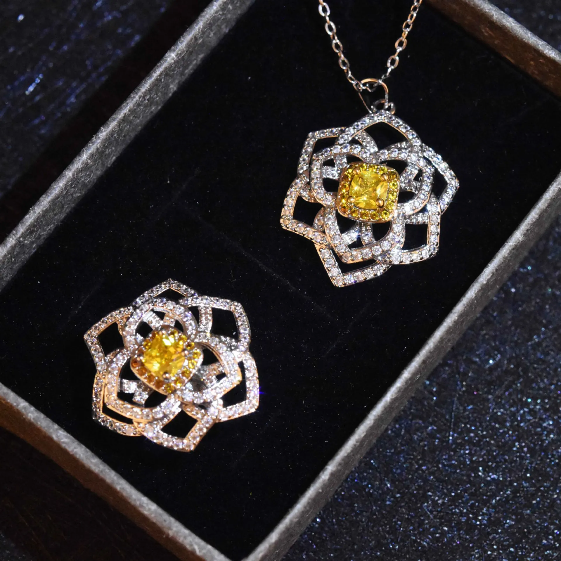 

Gorgeous Bridal Wedding Camellia Flowers Jewelry Set Mirco Paved Yellow Crystal Dazzling Full Zircon Pendants Necklaces Rings