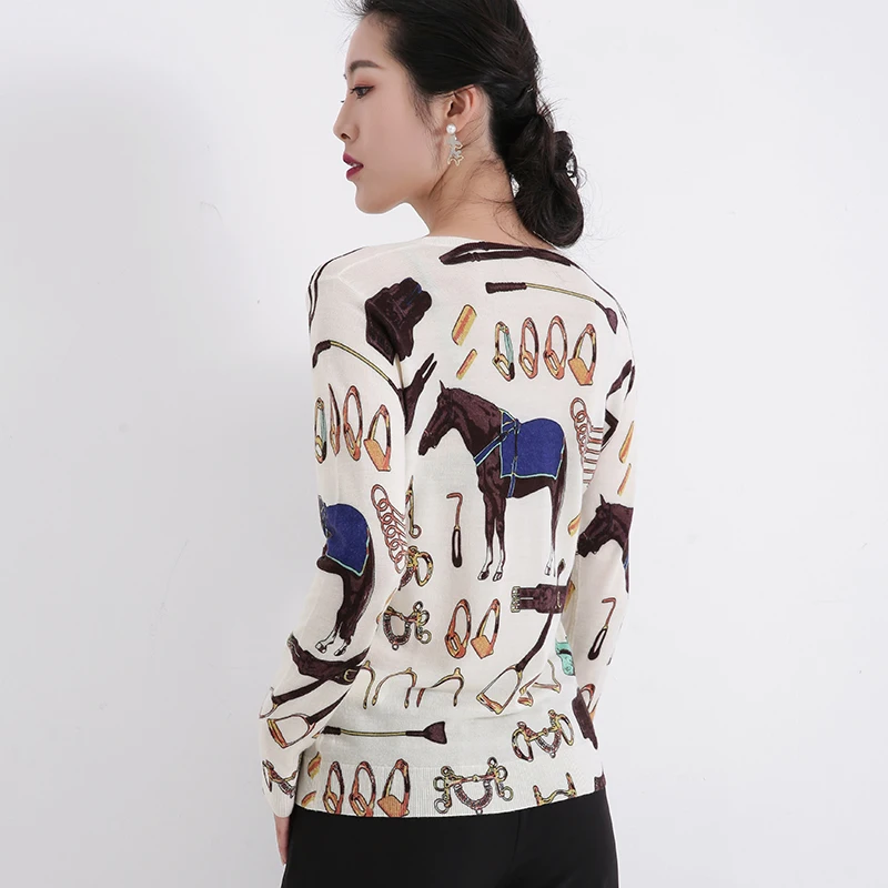 

New American style in early spring Interesting printed knitted round collar Pullover bottom woolen sweater
