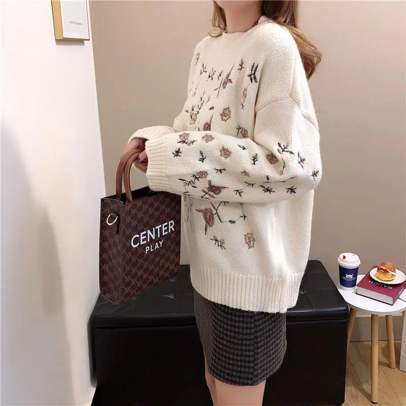 

New sweater women thick and comfortable flower round neck embroidery Japanese gentle wind thinner knit sweater for outer wear