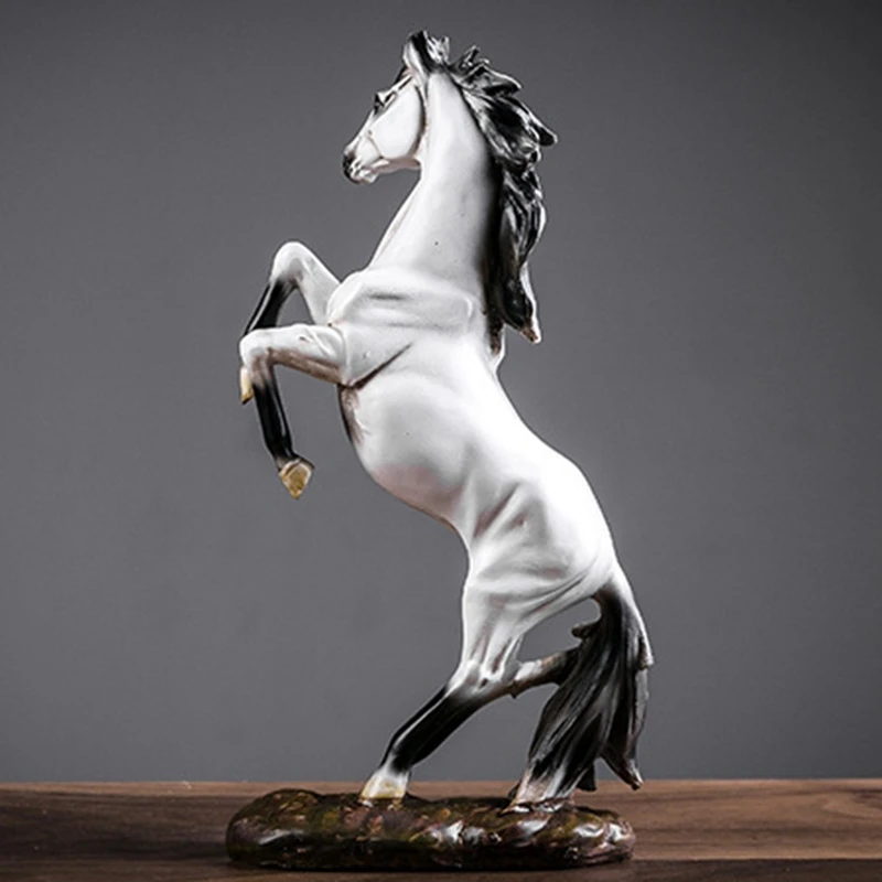 Статуэтка галипающей лошади для домашнего декора Современная статуэтка