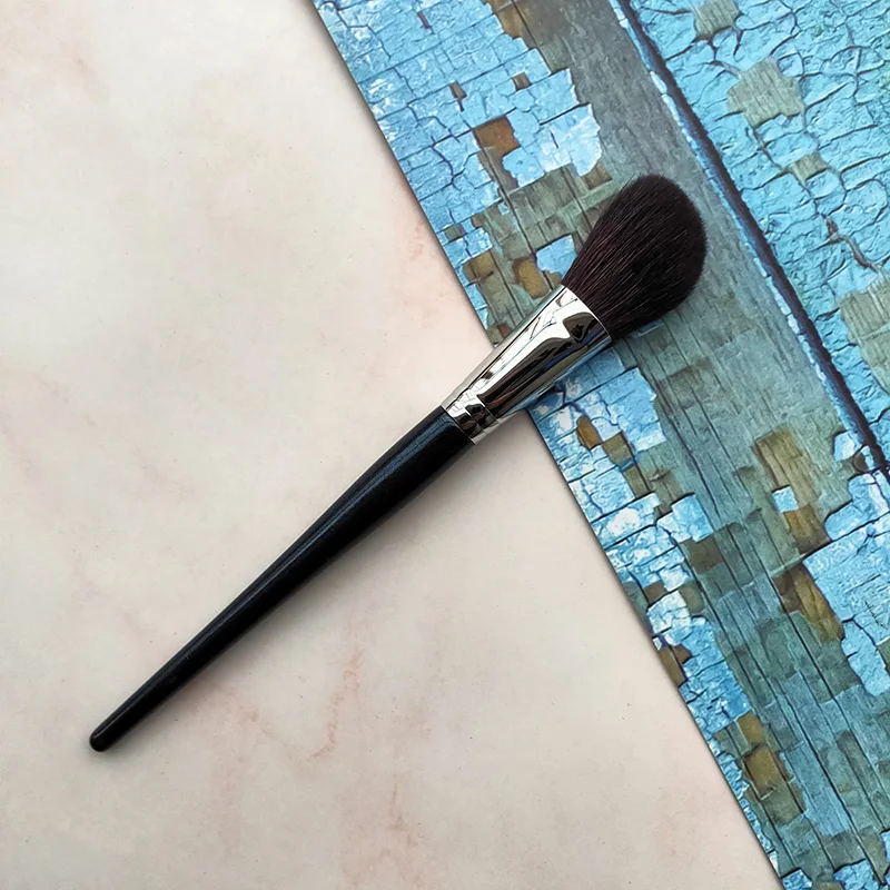 

1Pcs Angled Blush Brush High-gloss Repairing Makeup Brush Facial Application Professional Makeup Tool