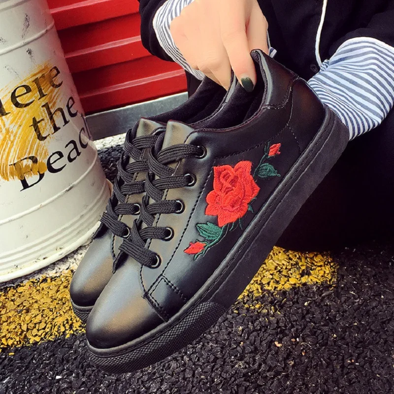 Женские брендовые дизайнерские туфли белые лоферы на платформе шнуровке плоской