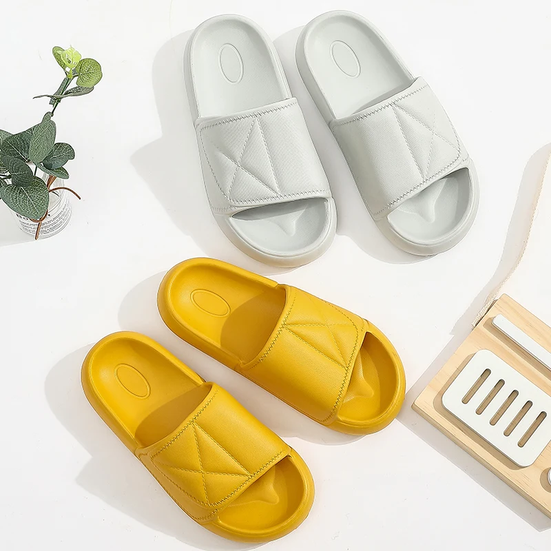 

2020 New Women Men's Slippers Home Shoes Summer Indoor Soft Bottom Mute Couple's Sandals Thick Ladies Shoes Anti-slip Slippers