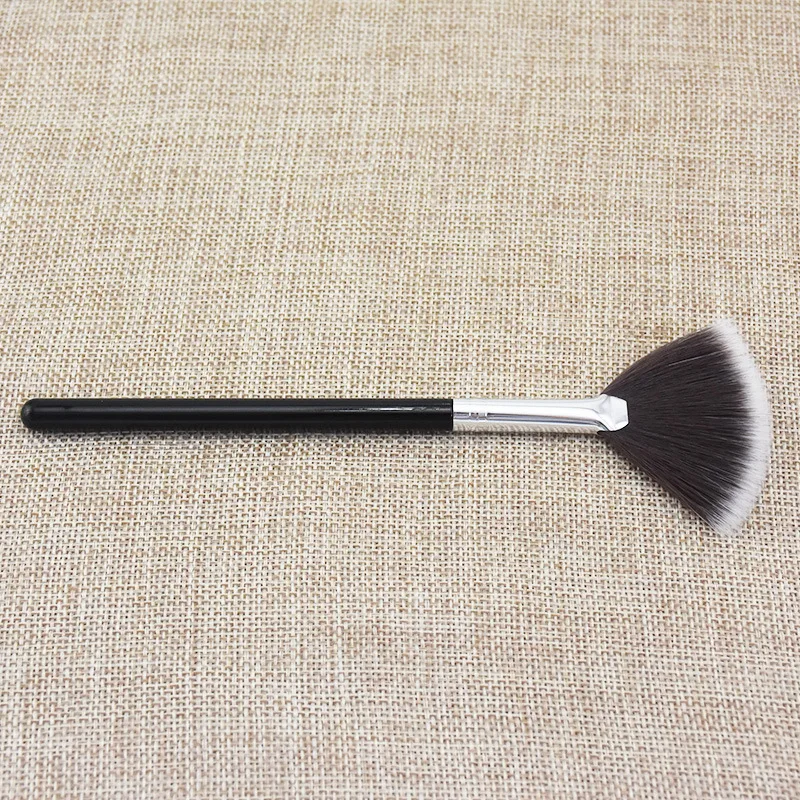 

1PC Fan Brush Powder Makeup Brush Foundation Highlighter Sculpting Two-color Fiber Wool Beauty Tools Makeup Brush
