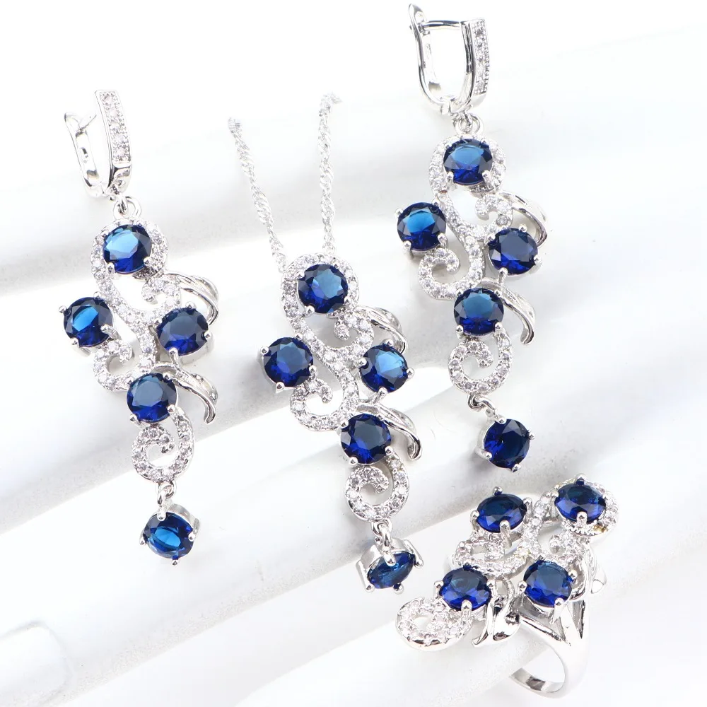 Набор женских ювелирных изделий из серебра 925 пробы с цирконием в подарочной