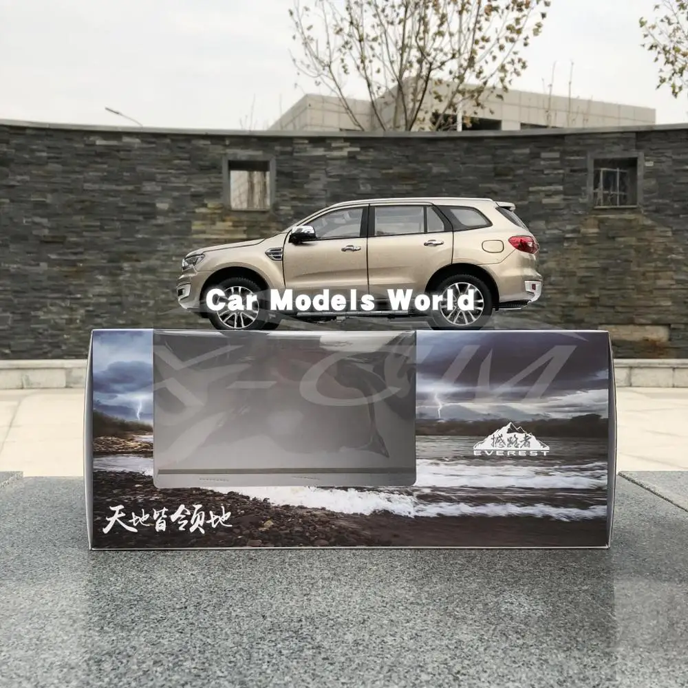 Модель литая автомобиля для нового внедорожника Everest Titanium SUV 2019 1:18 + небольшой