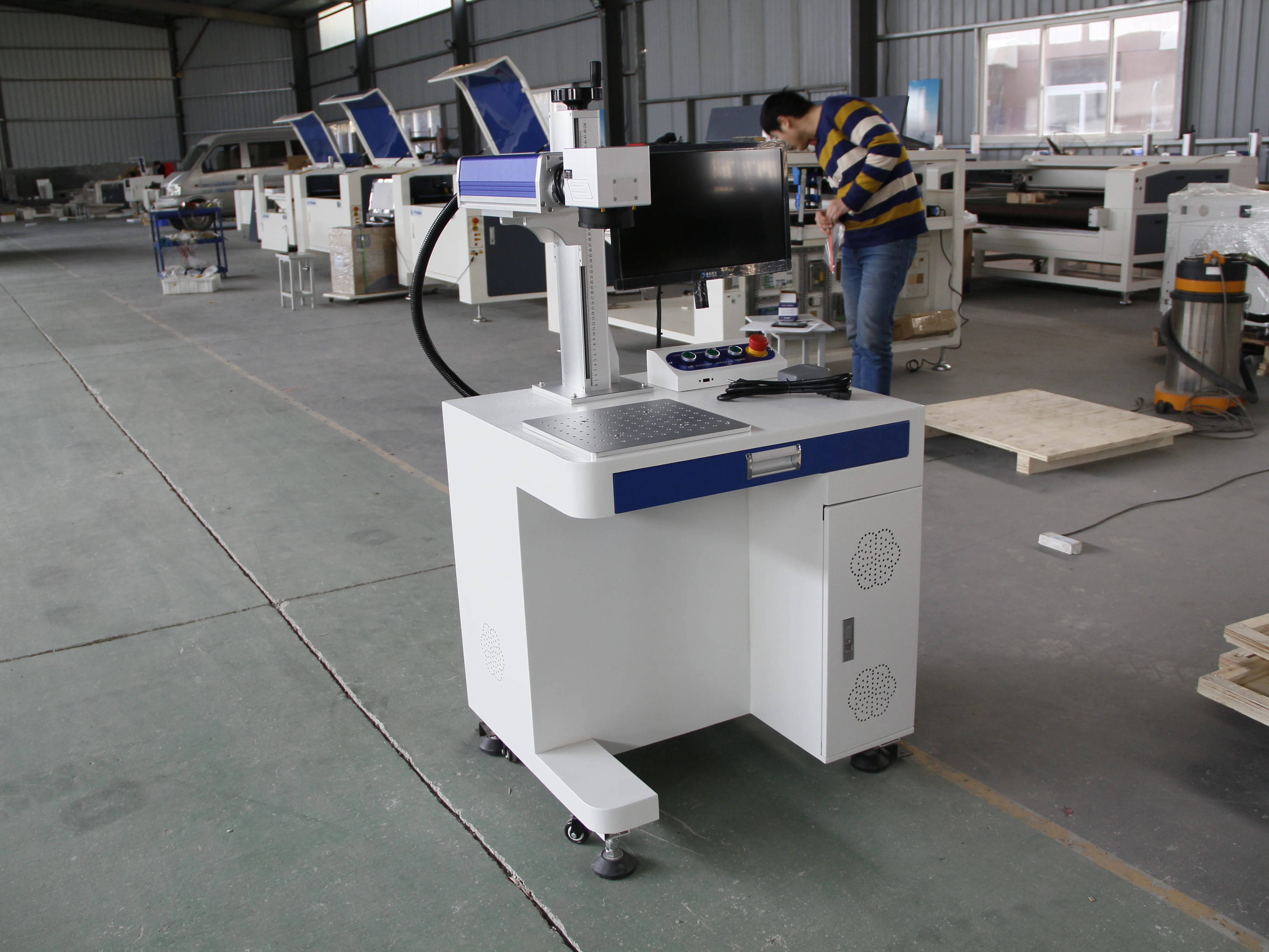 Raycus 20 Вт 30 50 волоконная лазерная маркировочная машина используемая для