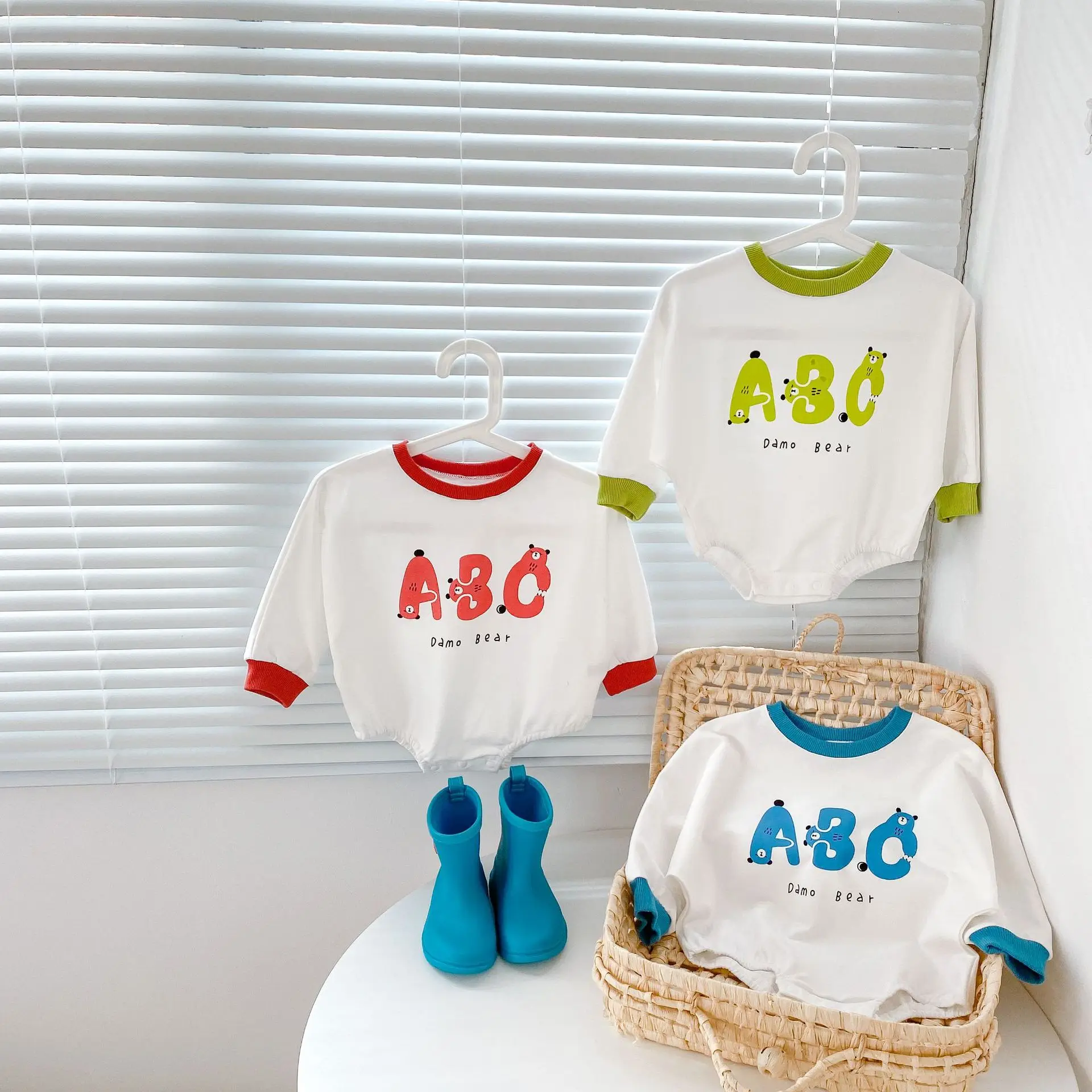 

2022 Wholesale newborn cute rompers baby rompers printed new boys and girls baby cute letter printed romper jumpsuit for baby