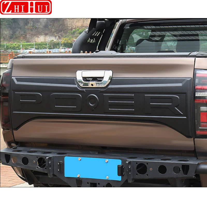 Рисунок 6 - Накладка на заднюю дверь багажника автомобиля