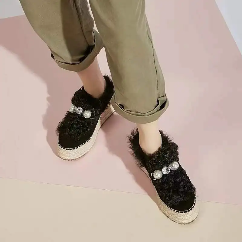 

Winter plus velvet thick bottoming head semi-slip shoes women's wild leather fur without lazy shoes Korean version of rabbit hai