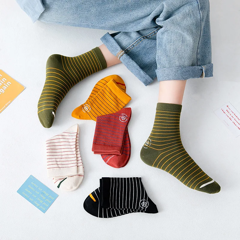 

2020 New Fashion Thin Horizontal Strip Printed Letters Retro Preppy Ladies Middle Stockings 2/5 Pairs / Pack