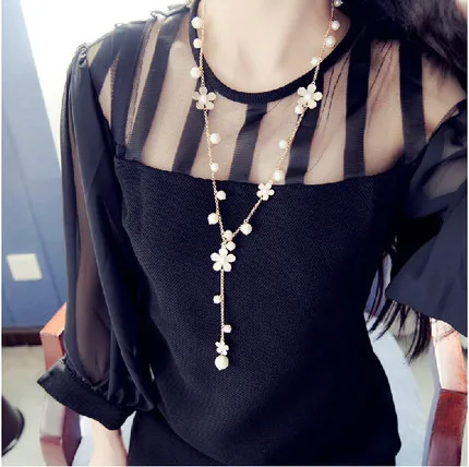 

Korean version of the fashion five-petal small flower long pearl tassel five-leaf sweater necklace