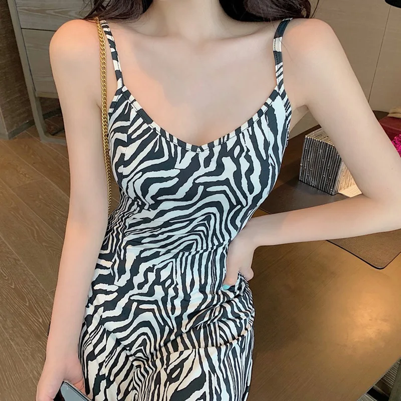 Женское платье на бретелях с принтом зебры пикантное летнее облегающее без