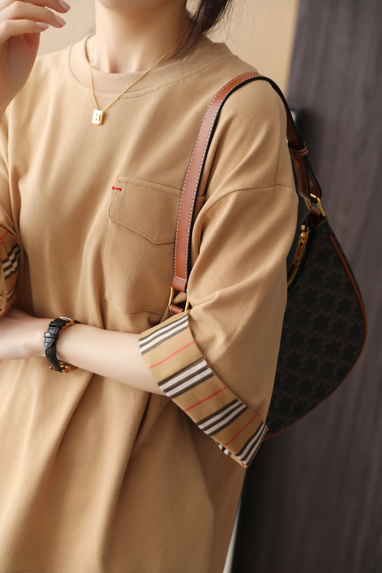 

Women Round Neck Short Flare Sleeve Pocket Loose Cotton T-shirt