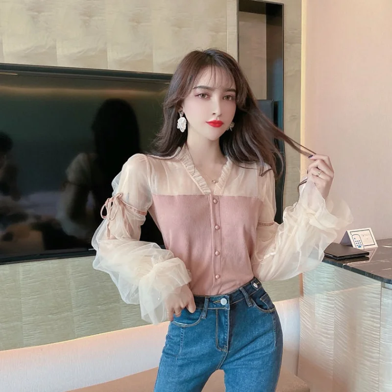 

Sweet Retro Court Style Mesh Stitching Bubble Sleeve Knitted Sweater Women's Ear Edge V-neck Slim Top