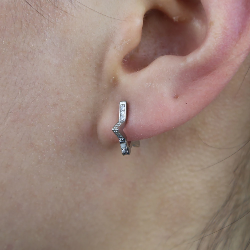 Женские серьги-гвоздики из серебра 925 пробы с фианитом | Украшения и аксессуары