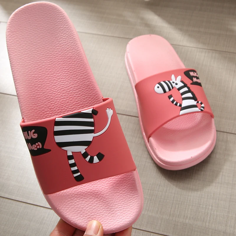 Летние пляжные шлепанцы с мягкой подошвой рисунком зебры для ванной женские на