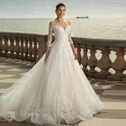 Изысканное кружевное очаровательное свадебное платье MACDUGAL с рукавом три четверти, круглым вырезом, аппликацией и двойной пуговицей на спине