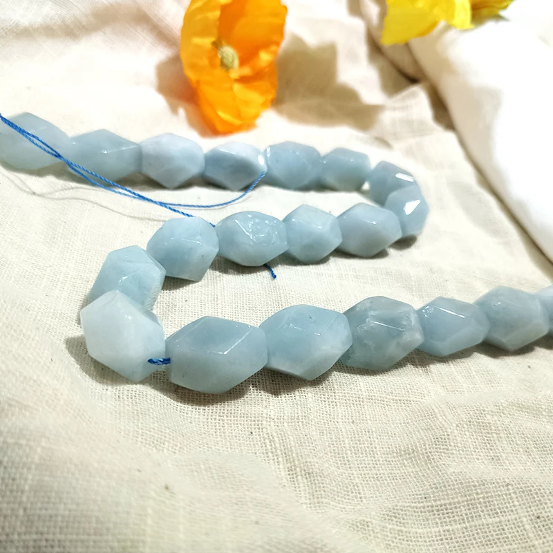 Аквамарин плоский синий барокко граненый 12-16 мм для изготовления ювелирных