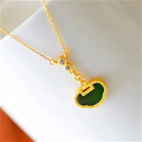 

Russian Super Rich Spinach Green Jasper Lock of Good Wishes Pendant S925 Silver Gilding Safety Lock Necklace Exquisite Small Wom