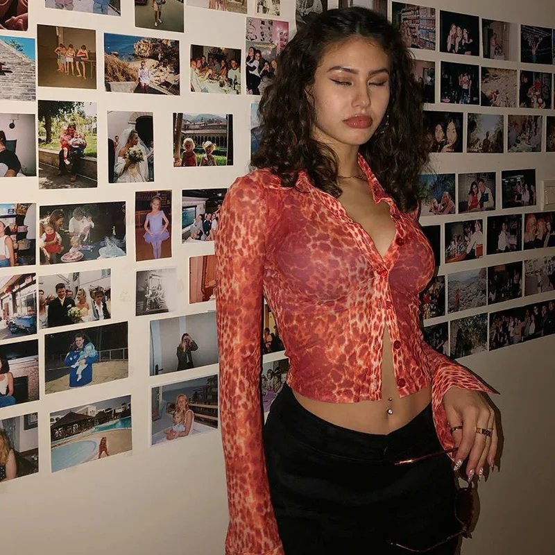 

2021 Fashion Trend Women Stylish Leopard Print Crop Top Long Sleeve Buttons V Neck Slim Clubwear Casual Blouse Shirts for Autumn