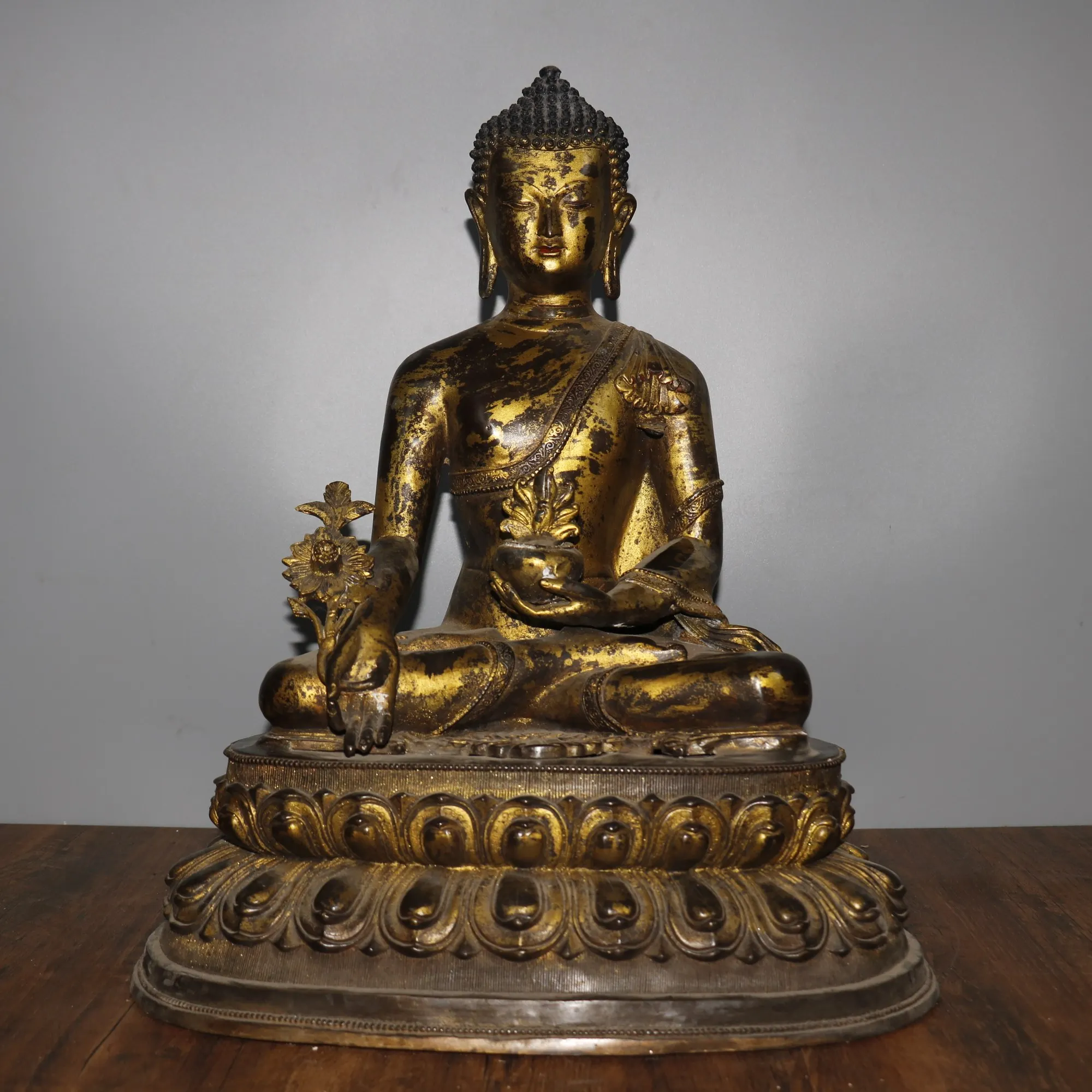 

Статуя тибетского храма из старой бронзы, статуя Будды из циннабера в медицине Сакьямуни, сидя на платформе лотоса, священный амитха, 20 дюйм...