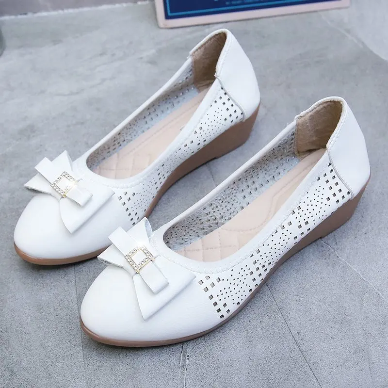 Женские свадебные туфли без застежки белые открытые туфли-лодочки на танкетке с