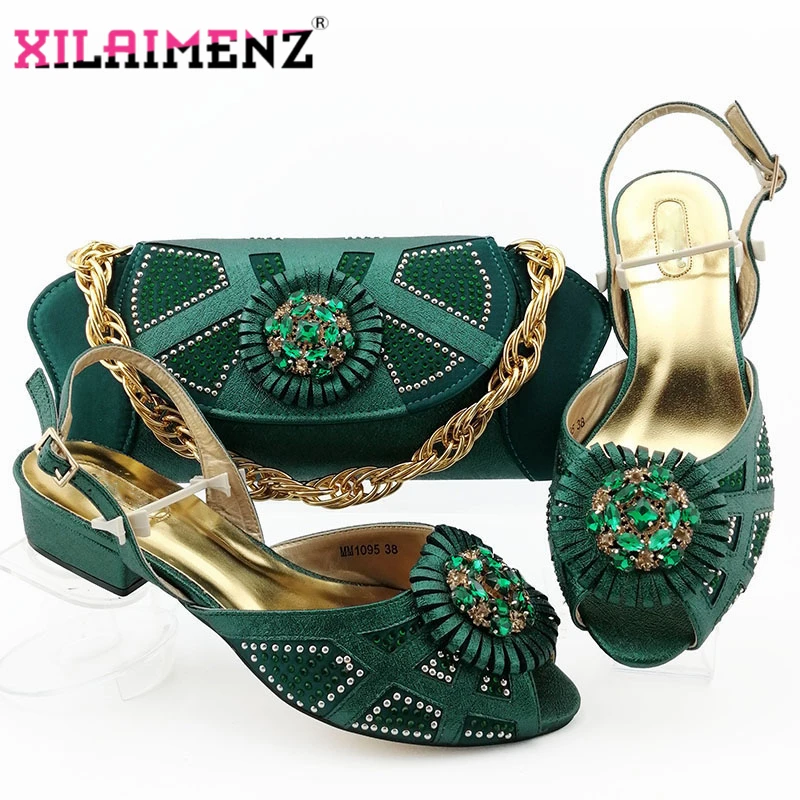 Новинка модные удобные Босоножки на каблуке с кристаллами и сумочка в комплекте