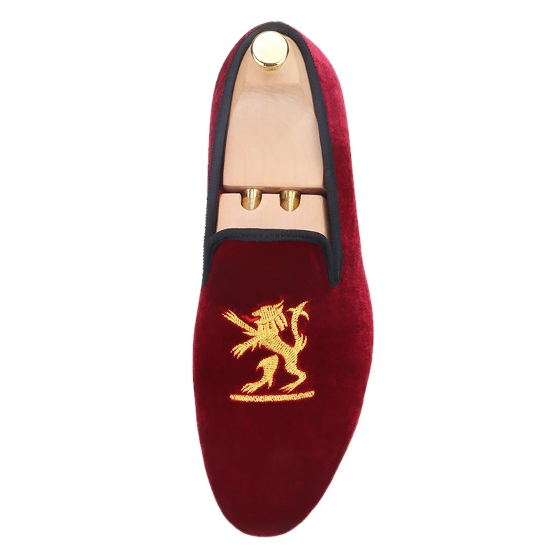 Piergitar British style lion embroidery men velvet shoes handmade 's loafers banquet and prom flats plus size | Обувь