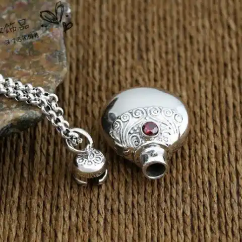 Ожерелье с подвеской в виде флакона духов для женщин
