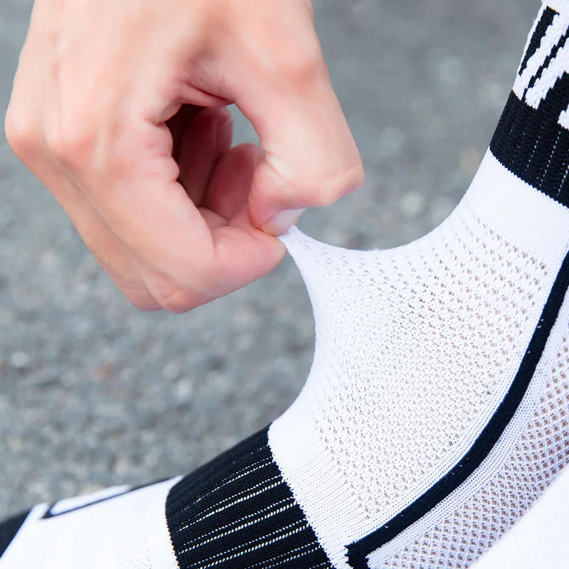 Factory Wholesale Professional Night Riding Reflective Cycling Socks Breathable Bicycle Socks Sports Running Socks Fitness