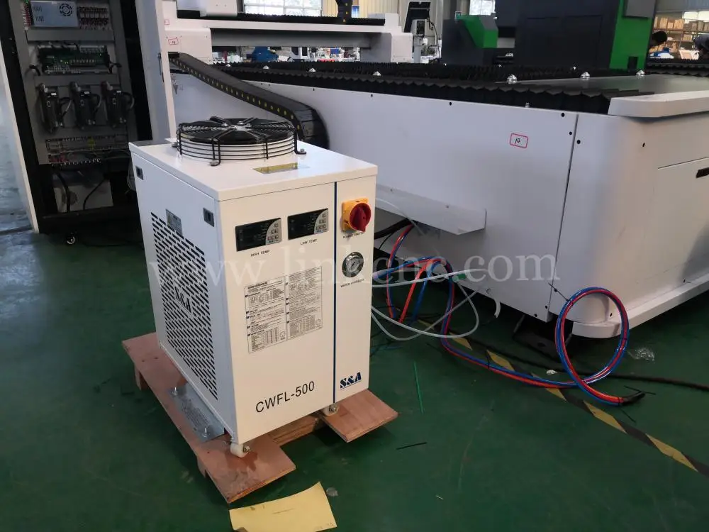 Фабричная акция волоконно-лазерная машина для резки металла 0 5 кВт 1 2 |