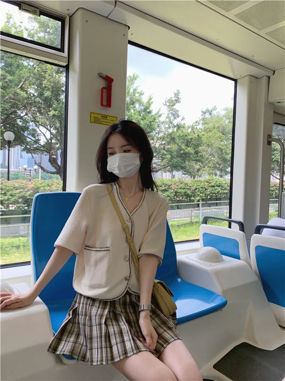 Рубашка в клетку с V-образным вырезом и коротким рукавом | Женская одежда