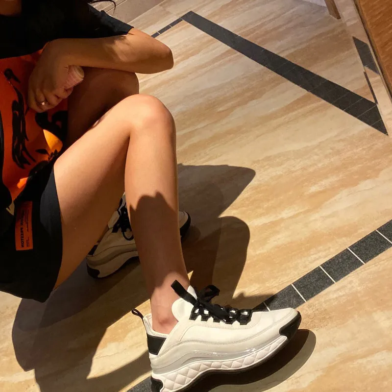 Кроссовки женские на толстой платформе со шнуровкой спортивные для весны