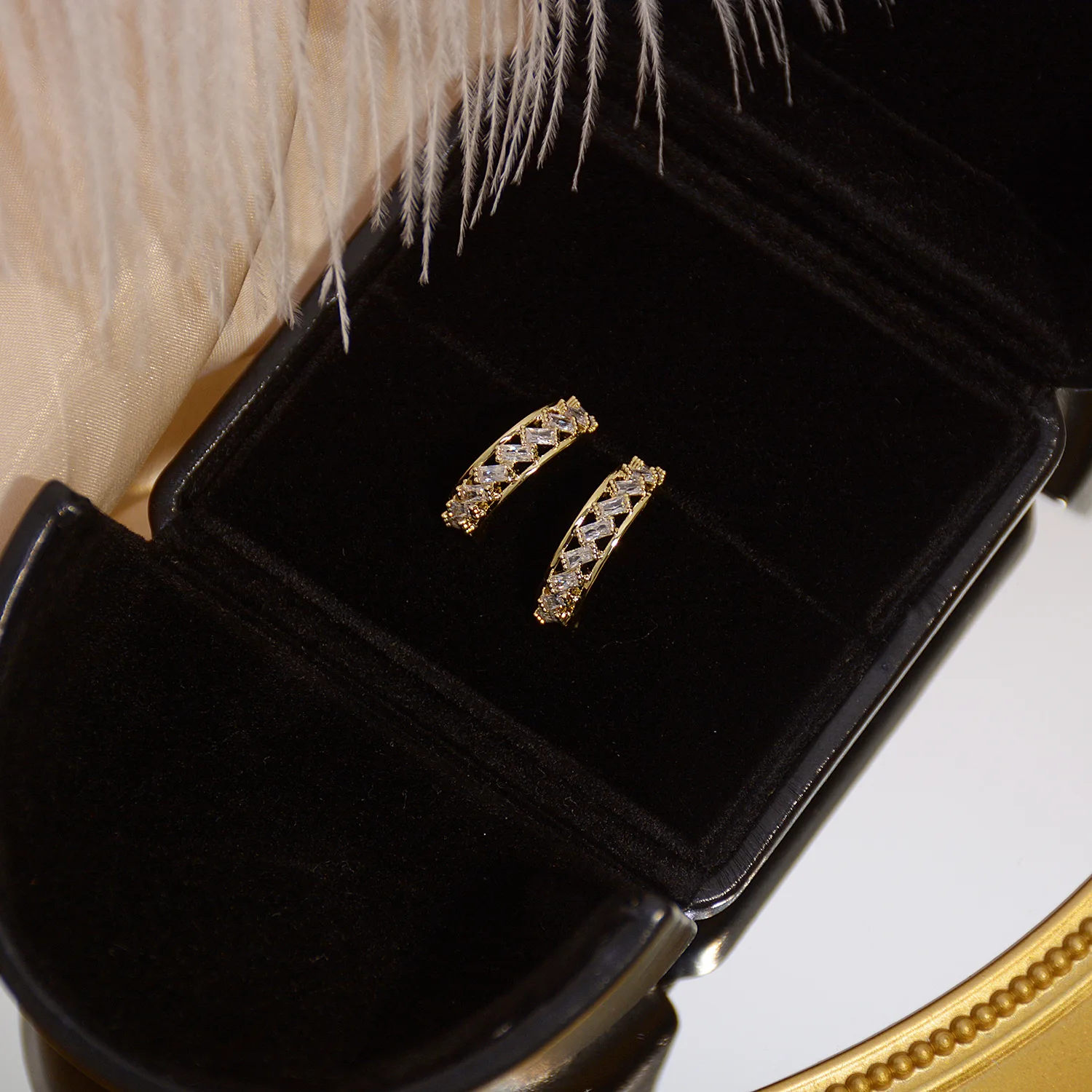 

Hot Sale Luxury 14K Real Gold Simple Elegant Stud Earrings for Women Cubic Zircon ZC Lovely Earrings