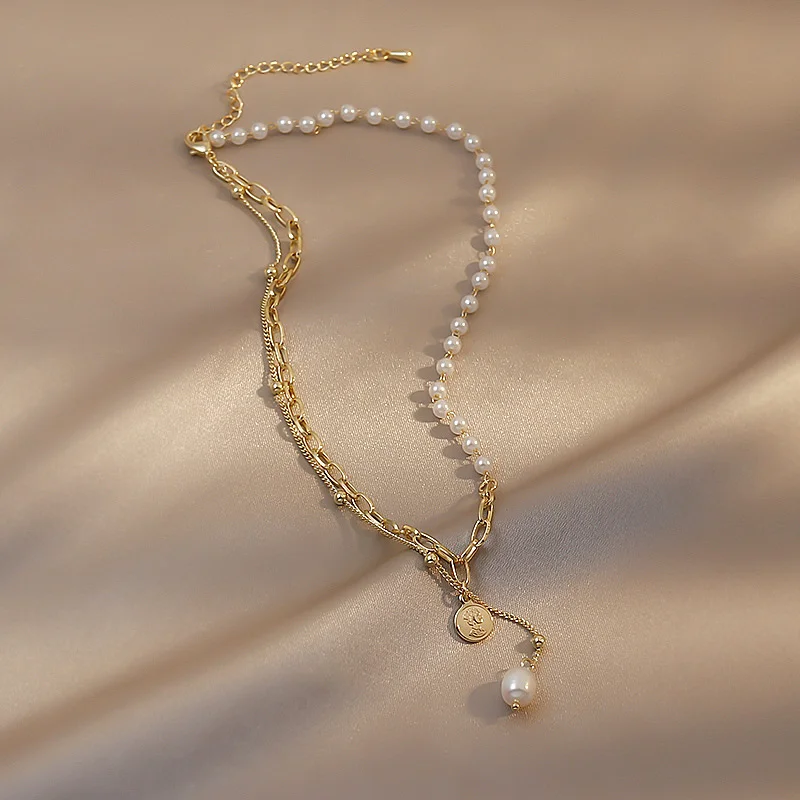 

Origin Summer Japanese Asymmetric Queen Portrait Pendant Necklace for Women Chunky Chain Faux Pearl Beaded Necklace Jewelry