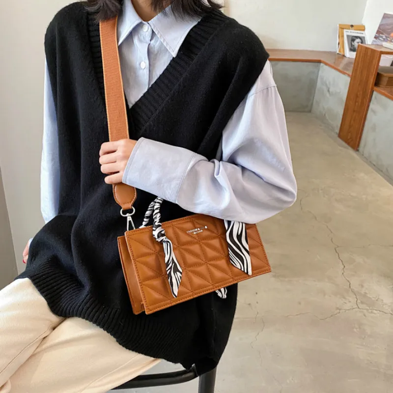 

Hot Niche Design Handbags Are Popular In Autumn And Winter 2020New Fashion Broadband Texture Shoulder Messenger Bag