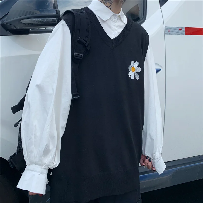 Женский трикотажный свитер без рукавов с цветочной вышивкой |